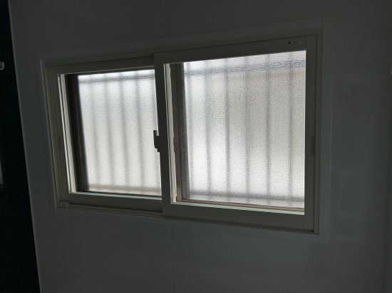 TERAMOTOの【施工例】浴室の窓に内窓インプラス浴室仕様を施工させていただきました。施工事例写真1