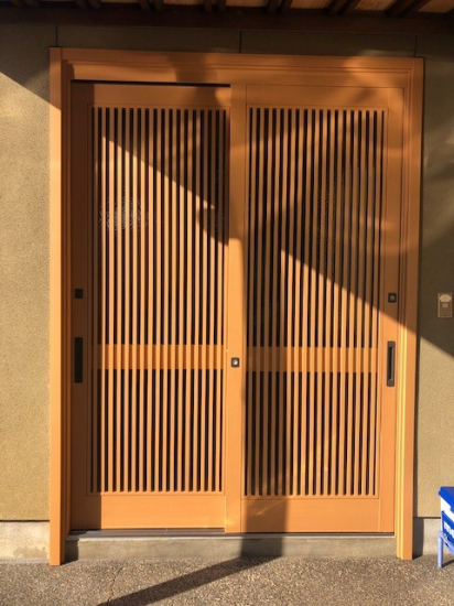 TERAMOTOの【施工例】木製の玄関引戸を断熱仕様のリシェント玄関引戸に取替しました。施工事例写真1