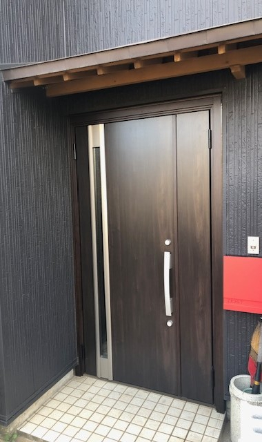 TERAMOTOの【玄関ドア施工例】１日で玄関ドアを取替しました。の施工後の写真1