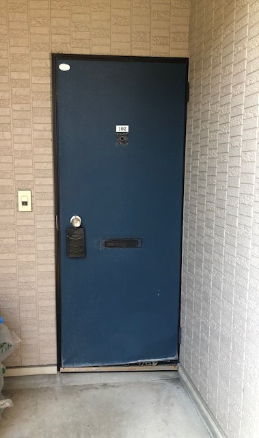 TERAMOTOの【アパートドア施工例】アパートの玄関ドアを取替させていただきました。の施工前の写真1