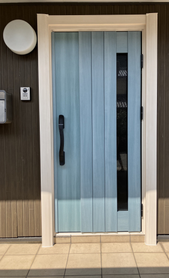 TERAMOTOの【玄関ドア施工例】玄関ドアを１日で電池式スマートキーの玄関ドアに取替しました。施工事例写真1