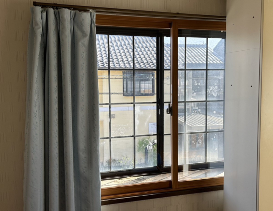TERAMOTOの【内窓施工例】出窓の手前に内窓インプラスを施工させていただきました。施工事例写真1