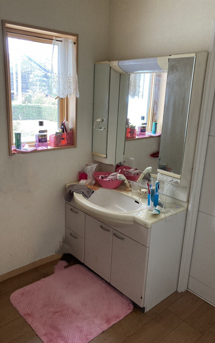 TERAMOTOの【洗面台施工例】洗面化粧台をLIXILクレヴィで新しく取替しました。の施工前の写真1