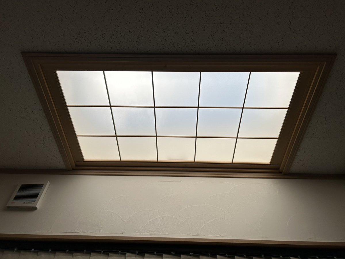 TERAMOTOの【内窓施工例】天窓の手前に内窓を施工させていただきました。の施工後の写真2