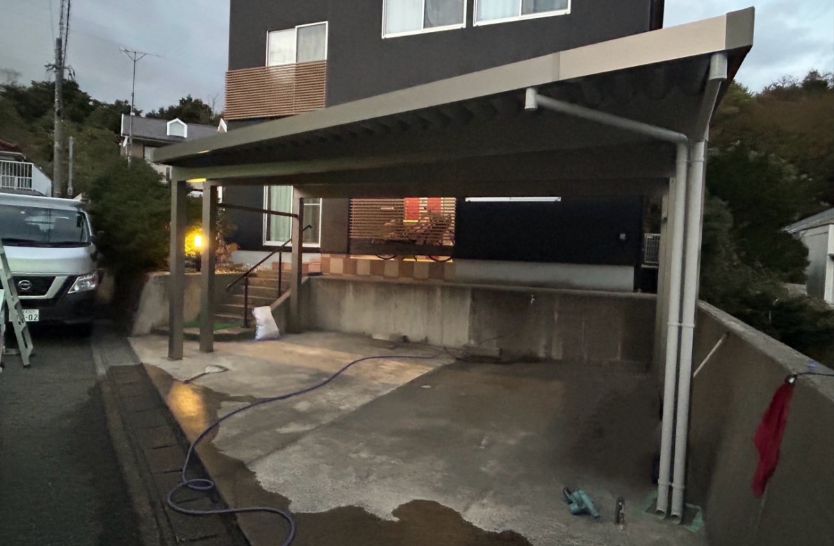 TERAMOTOの【カーポート施工例】変形している敷地に２台用カーポートを施工させていただきました。の施工後の写真2