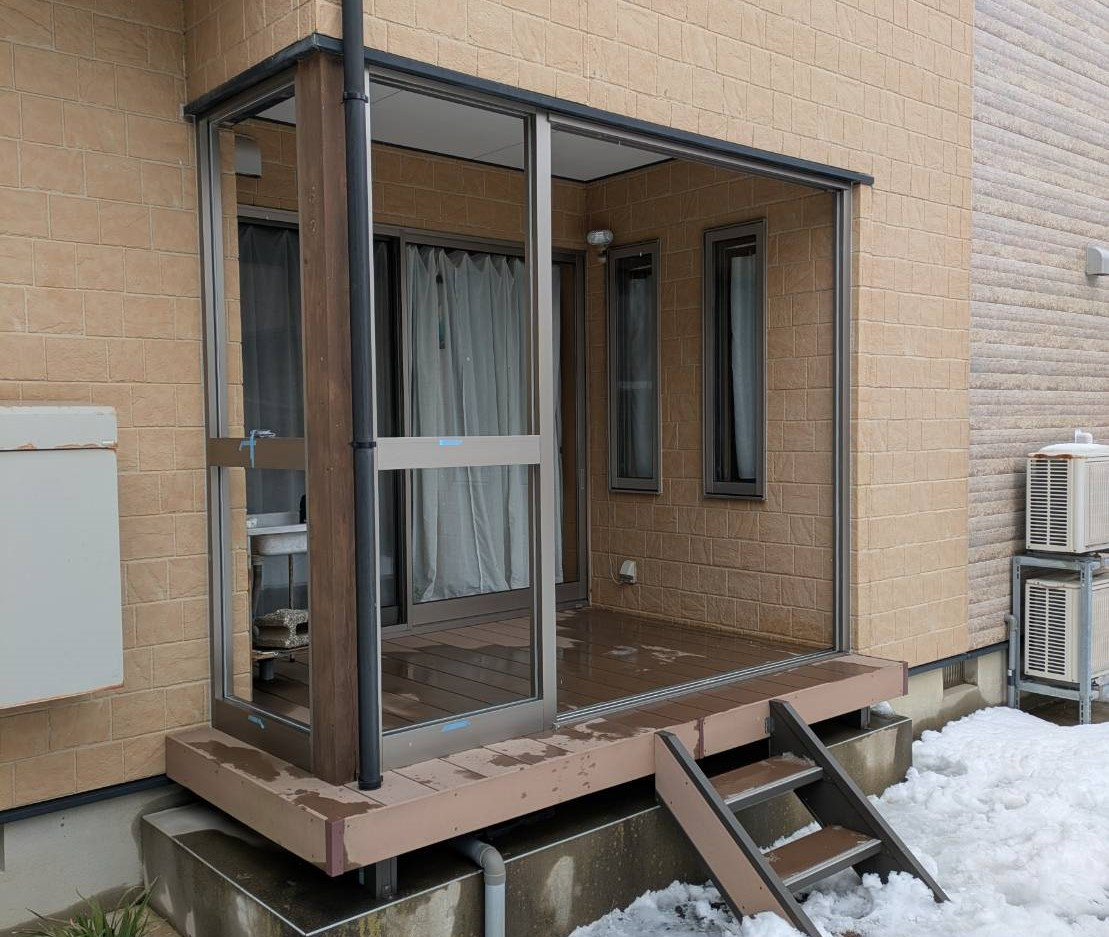 TERAMOTOの【囲い工事施工例】屋根付きのオープンデッキを囲いました。の施工後の写真1