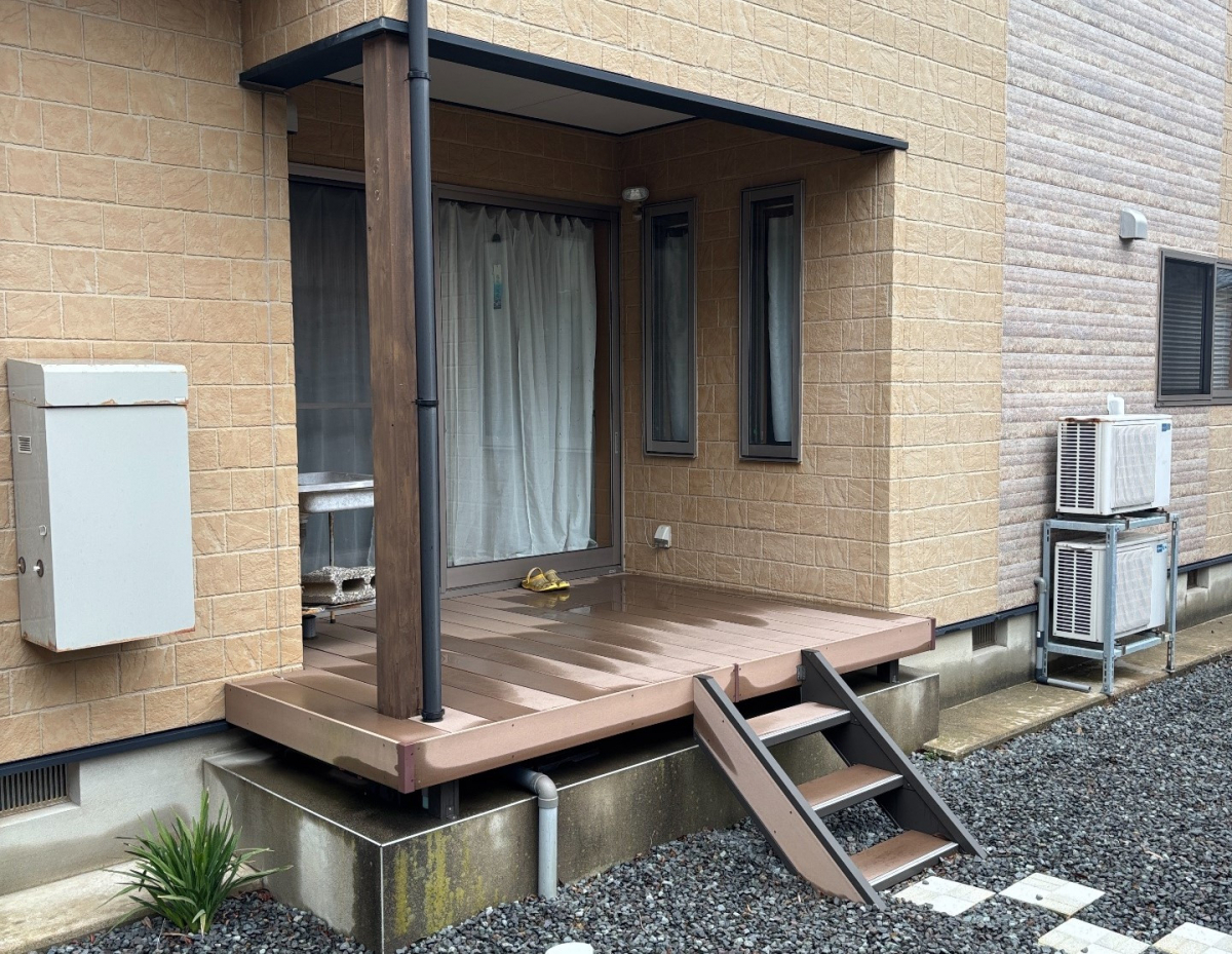 TERAMOTOの【囲い工事施工例】屋根付きのオープンデッキを囲いました。の施工前の写真1