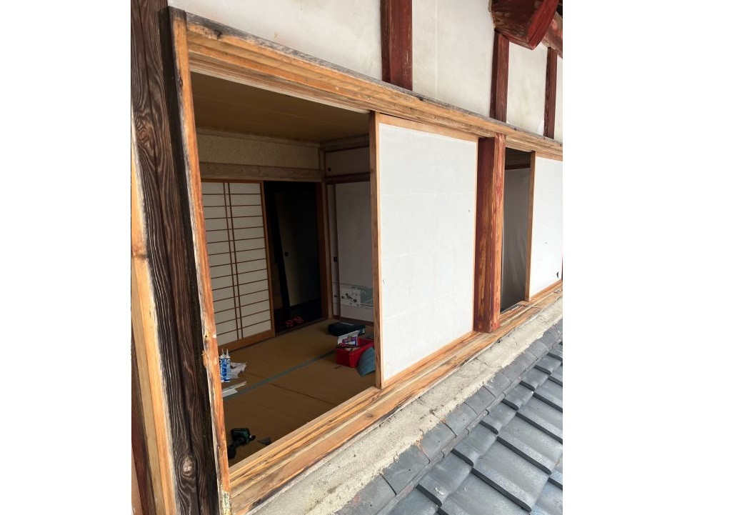 TERAMOTOの【サッシ施工例】木製サッシから断熱サッシに取替しました。の施工前の写真2