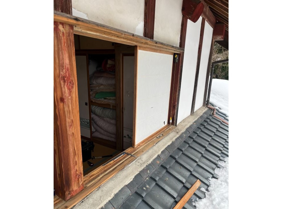 TERAMOTOの【サッシ施工例】木製サッシから断熱サッシに取替しました。の施工前の写真3