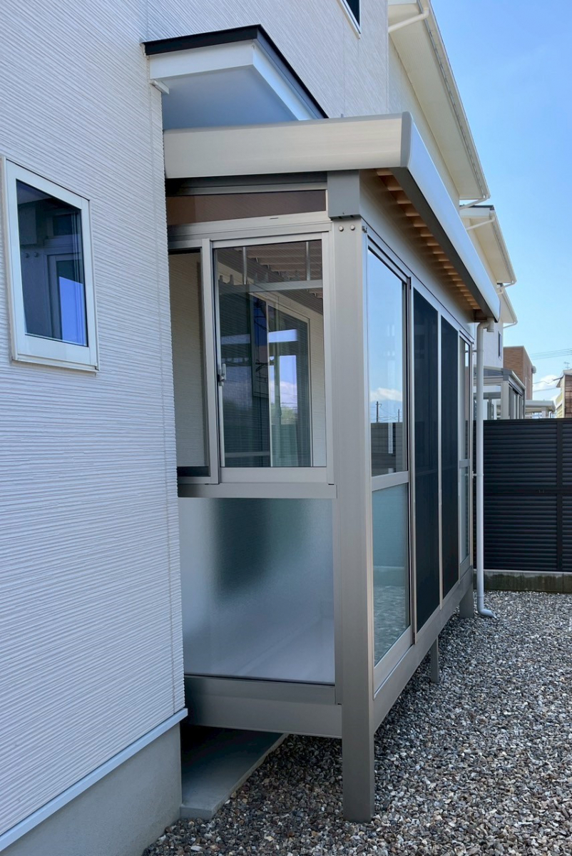 TERAMOTOの【サンルーム施工例】折板屋根のサンルームを施工させていただきました。の施工後の写真1