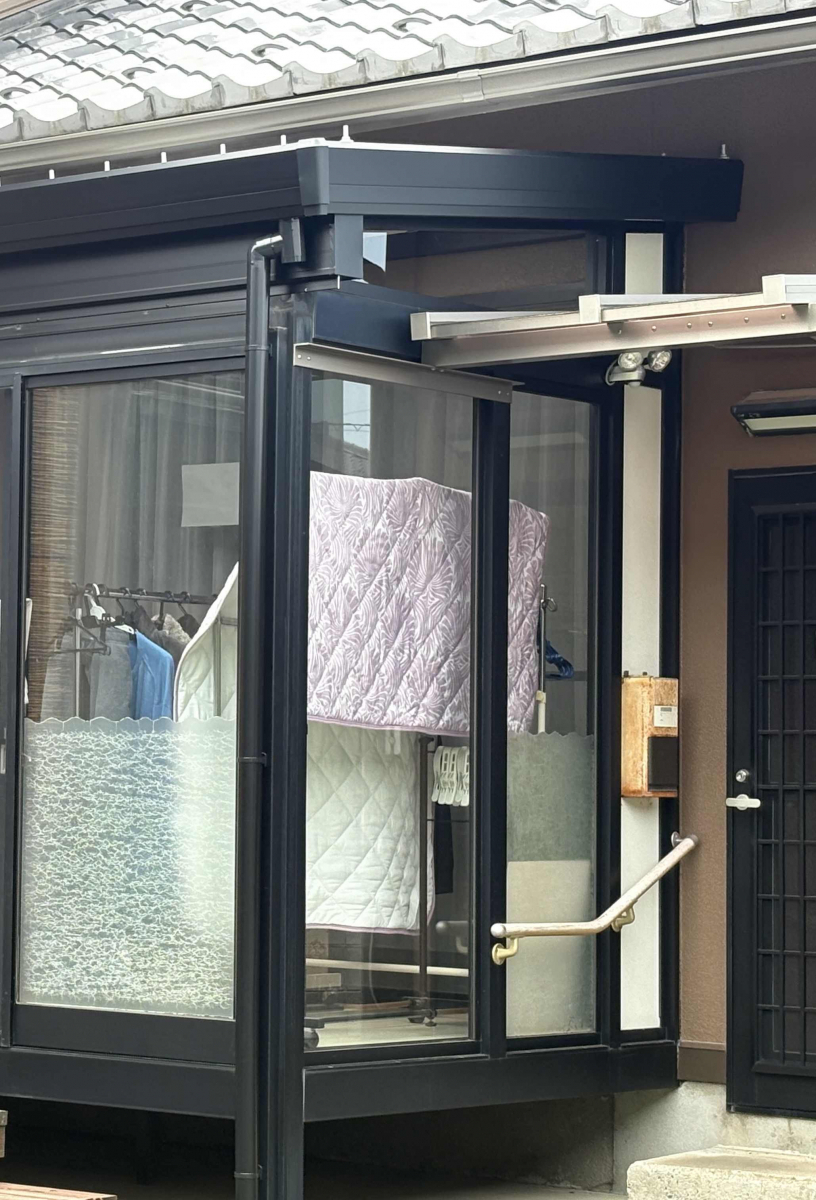 TERAMOTOの【屋根材交換】ポリカの屋根を折板屋根に交換工事させていただきました。の施工後の写真1