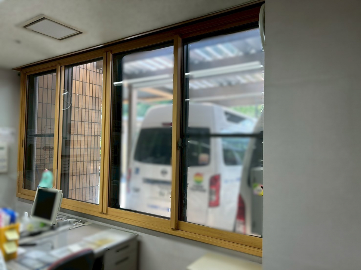 TERAMOTOの【内窓施工例】施設の事務所に内窓を施工させていただきました。の施工後の写真1