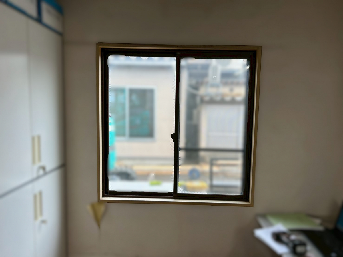 TERAMOTOの【内窓施工例】施設の事務所に内窓を施工させていただきました。の施工前の写真2