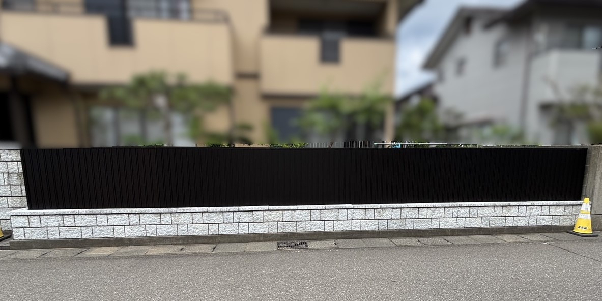TERAMOTOの【フェンス施工例】生垣を解体して、フェンスを施工させていただきました。の施工後の写真2