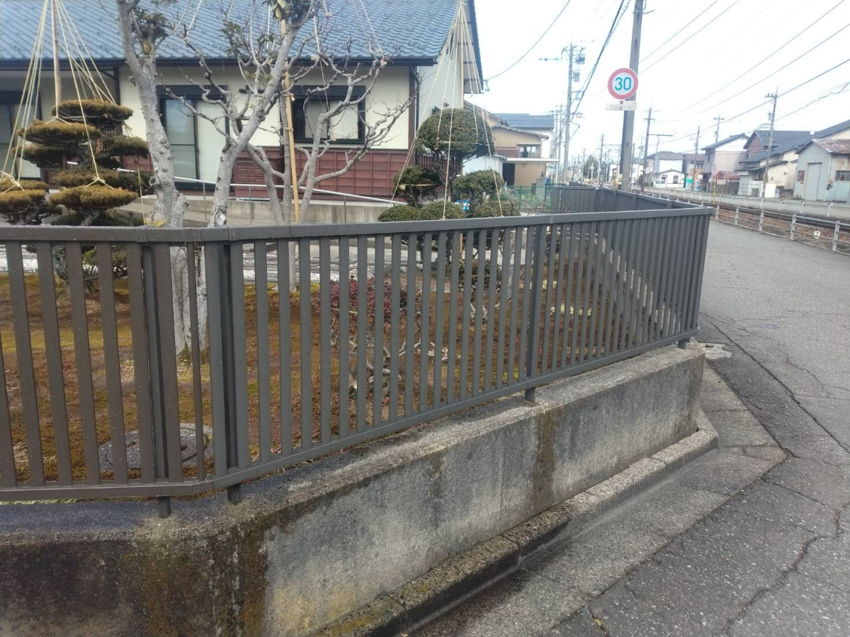 TERAMOTOの【フェンス施工例】雪害で破損したフェンスを修繕しました。の施工後の写真2