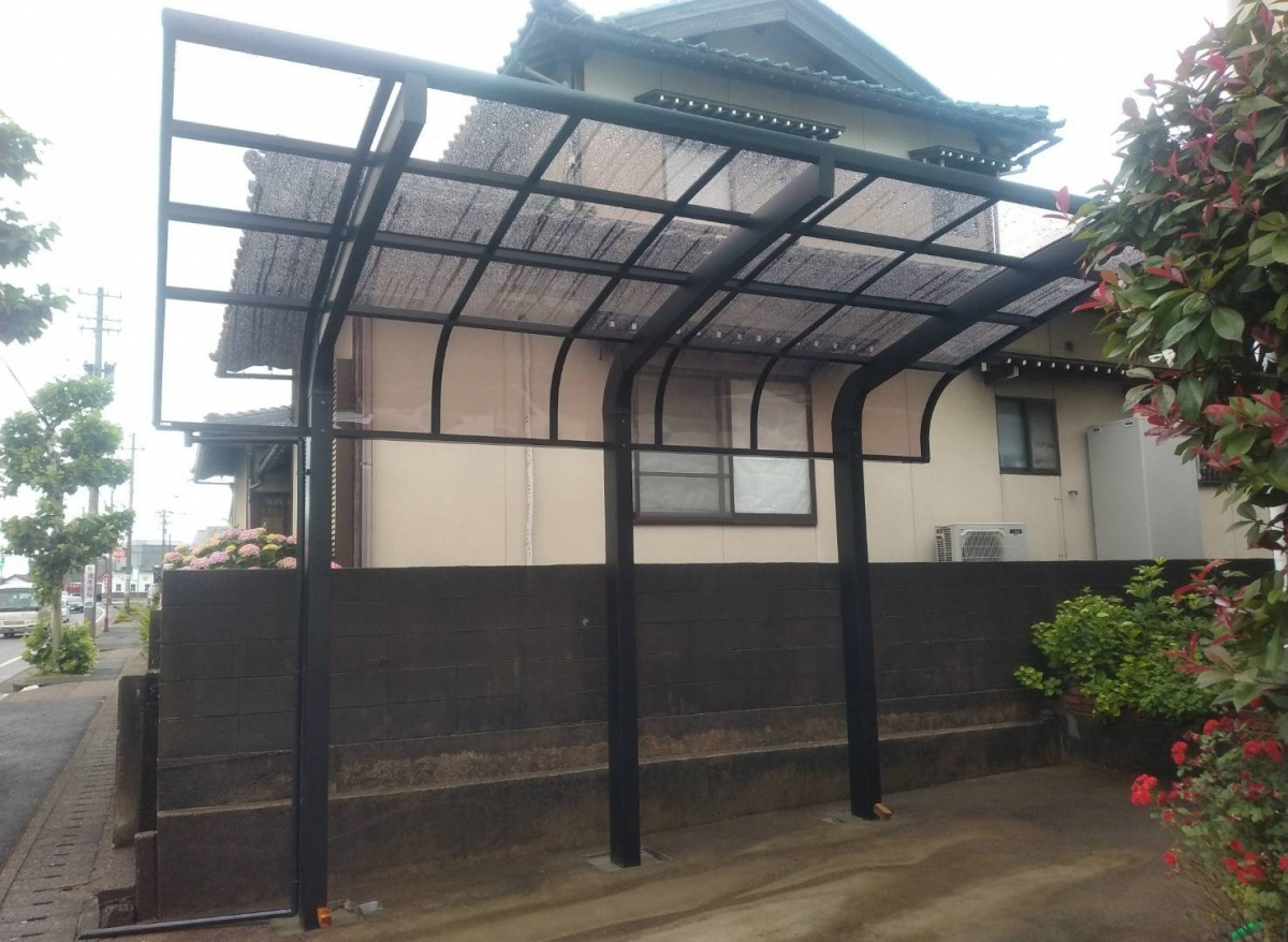 TERAMOTOの【カーポート施工例】1台用カーポートを取替工事させていただきました。の施工後の写真1