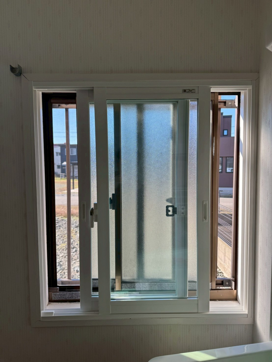 TERAMOTOの【内窓施工事例】洗面所にインプラスを施工させていただきました|福井北|寺本トーヨー住器の施工後の写真1