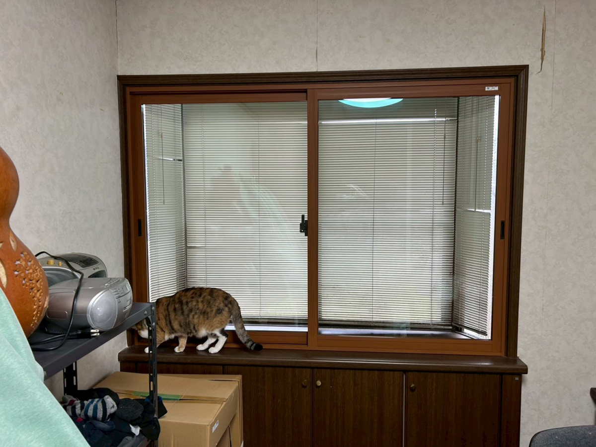 TERAMOTOの【施工事例】出窓に内窓を施工させていただきました|福井北|寺本トーヨー住器の施工後の写真1