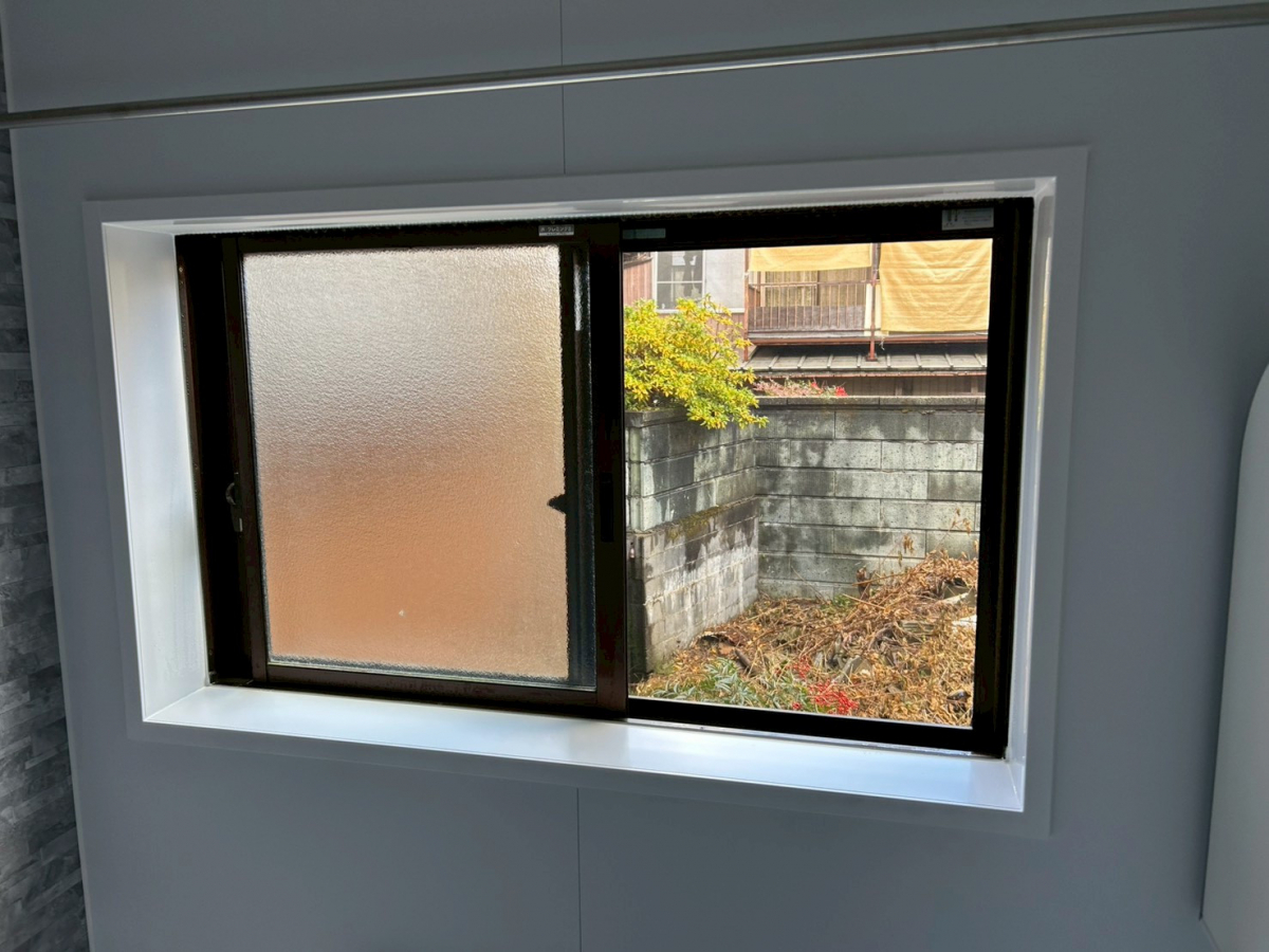 TERAMOTOの【福井北】壁の色に合わせてデザイン重視の内窓施工！|寺本トーヨー住器|の施工前の写真1