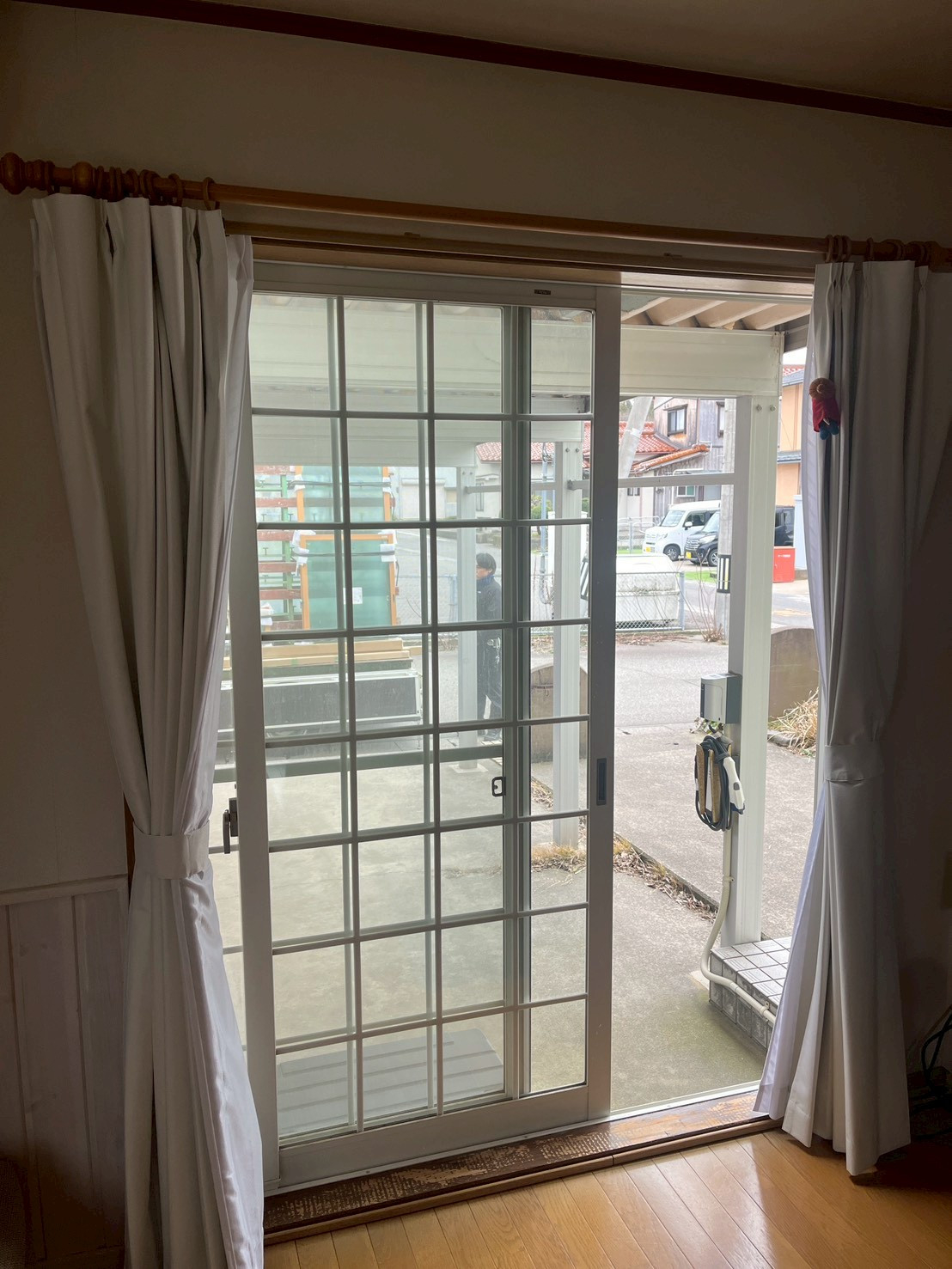 TERAMOTOの【福井北】外観デザインはそのまま、内窓で目隠し効果をUP！｜寺本トーヨー住器｜の施工前の写真1