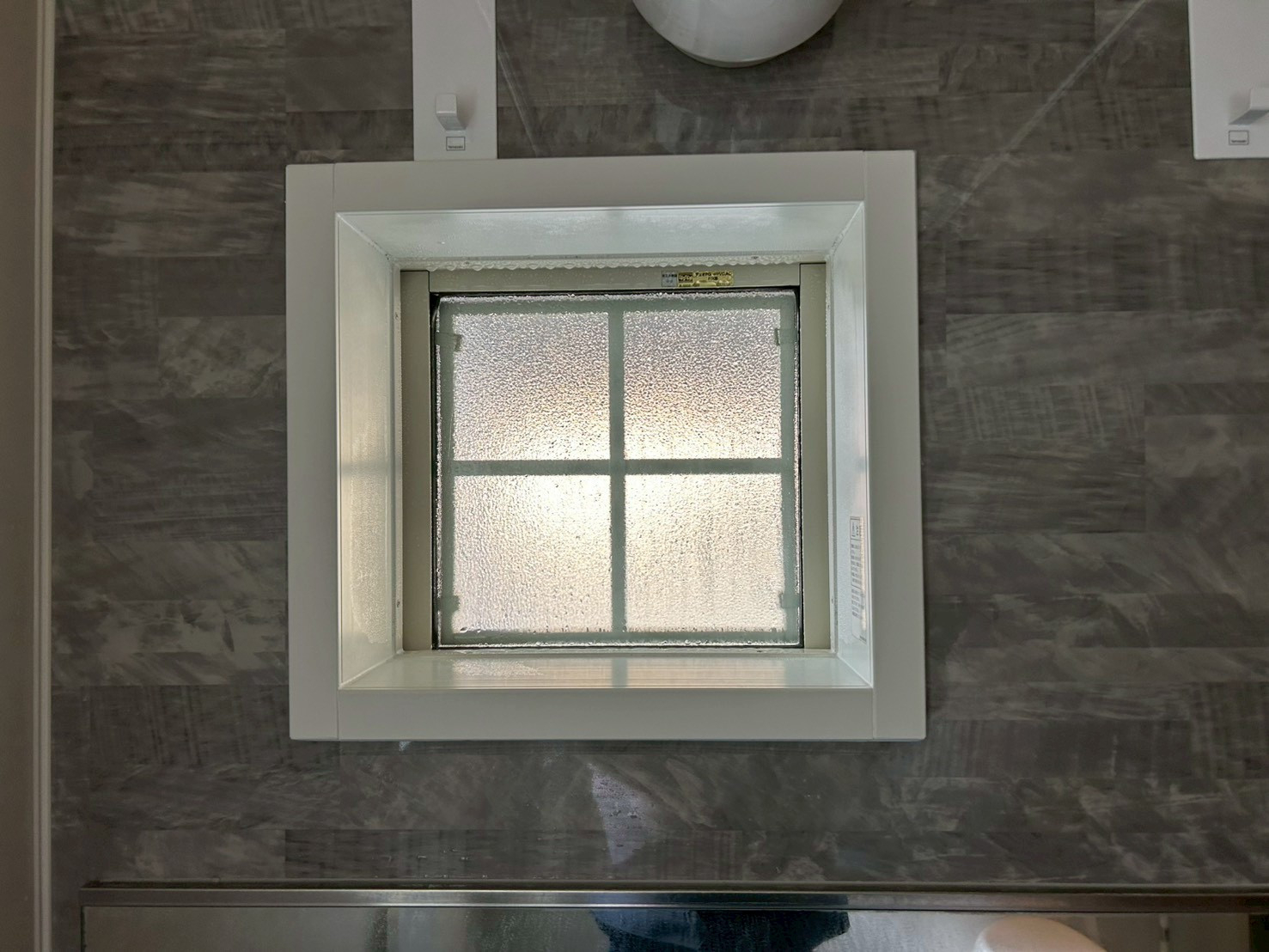 TERAMOTOの【福井北】お風呂場の冷気と結露に内窓を！|寺本トーヨー住器の施工前の写真1