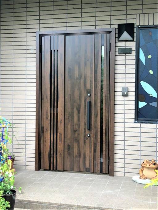 TERAMOTOの【施工例】玄関ドアの施工後の写真1