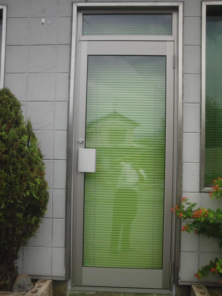 TERAMOTOの【施工例】店舗ドアの施工後の写真1