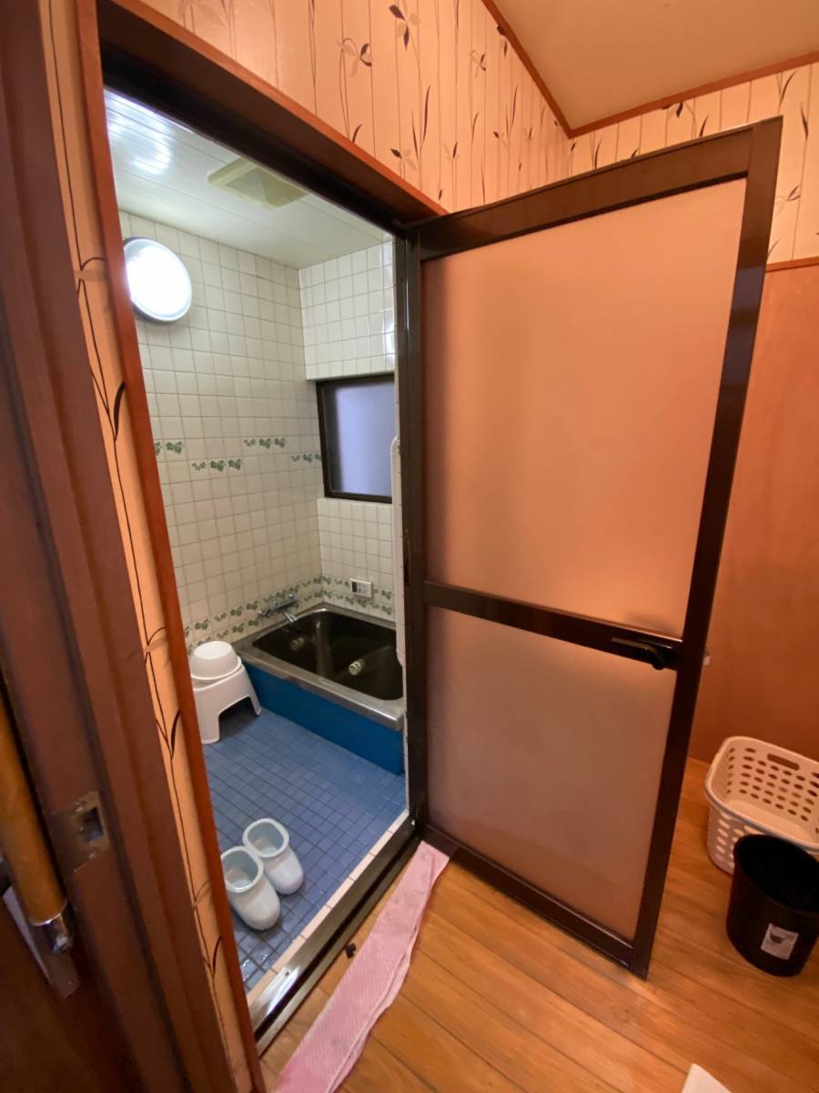 TERAMOTOの【施工例】浴室ドアの施工前の写真1