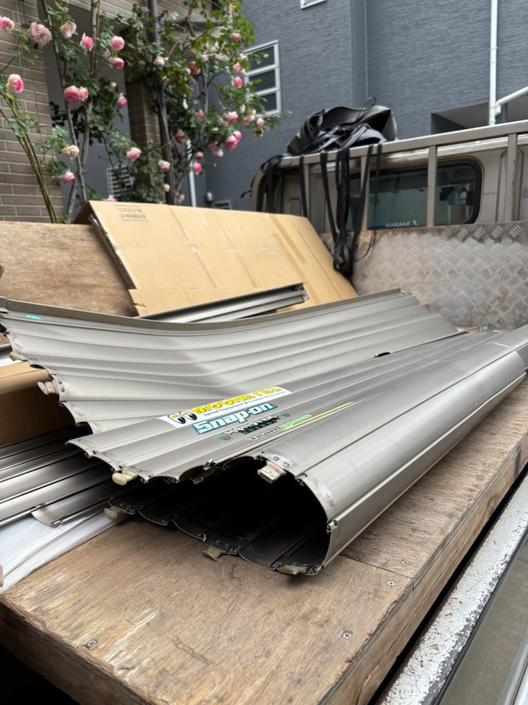 青梅トーヨー住器 湘南支店の【横浜市緑区】ガレージシャッター交換の施工前の写真2
