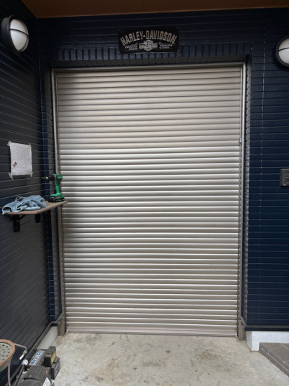 青梅トーヨー住器 湘南支店の【横浜市緑区】ガレージシャッター交換施工事例写真1
