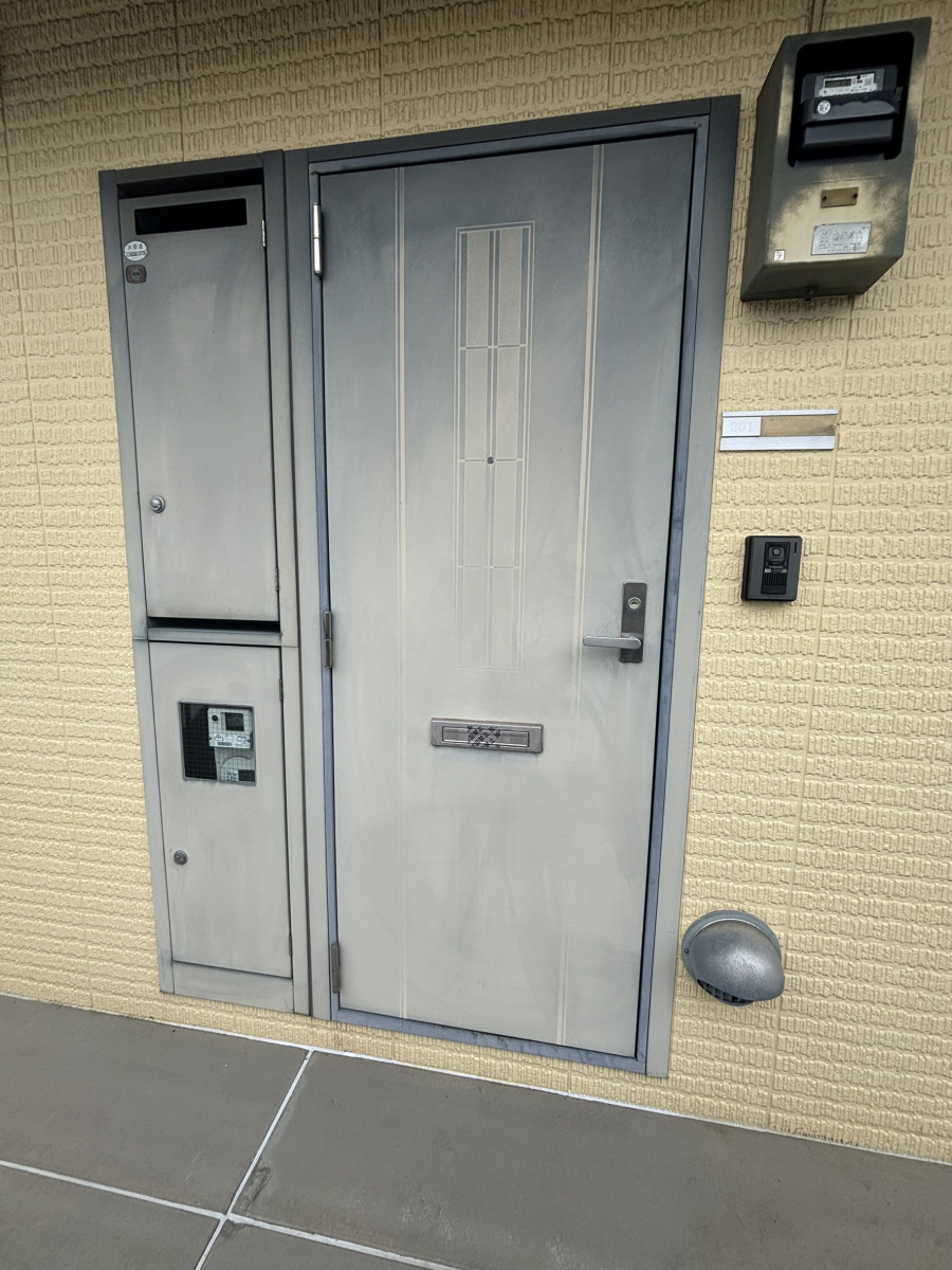青梅トーヨー住器 湘南支店の【藤沢市辻堂】【リシェントアパートドア】アパートのドアもワンデーリフォームの施工前の写真1