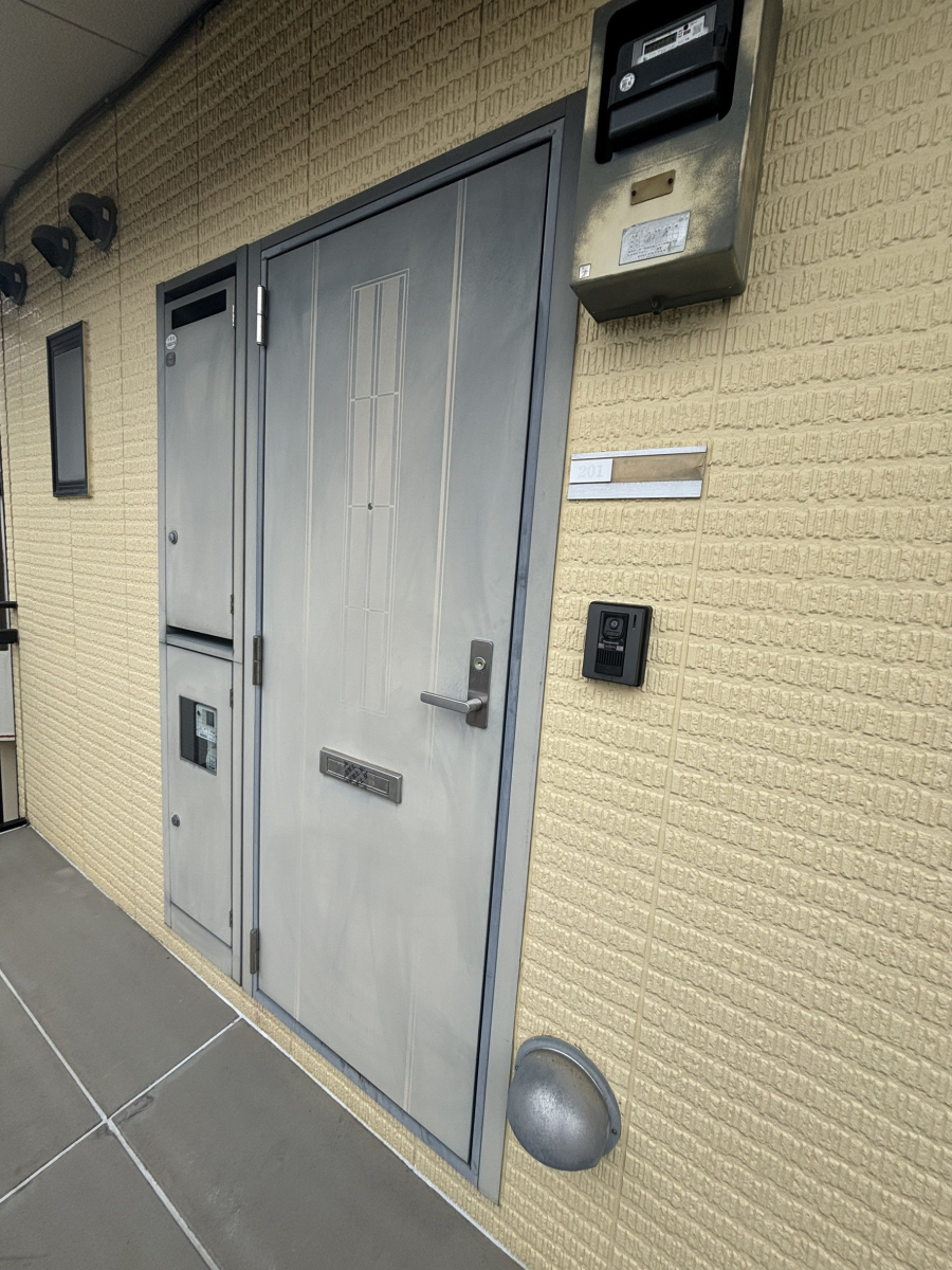 青梅トーヨー住器 湘南支店の【藤沢市辻堂】【リシェントアパートドア】アパートのドアもワンデーリフォームの施工前の写真2