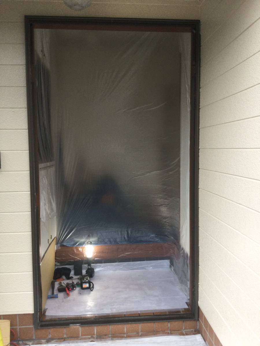 コーホクトーヨー住器のお家の外壁塗り替えと一緒に玄関交換！の施工前の写真2