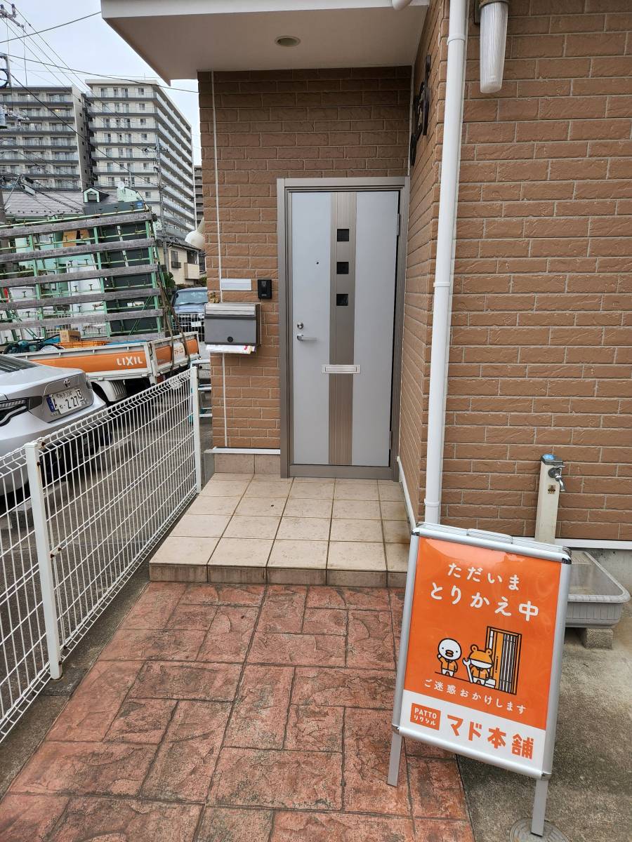 コーホクトーヨー住器の集合住宅用玄関交換の施工後の写真1