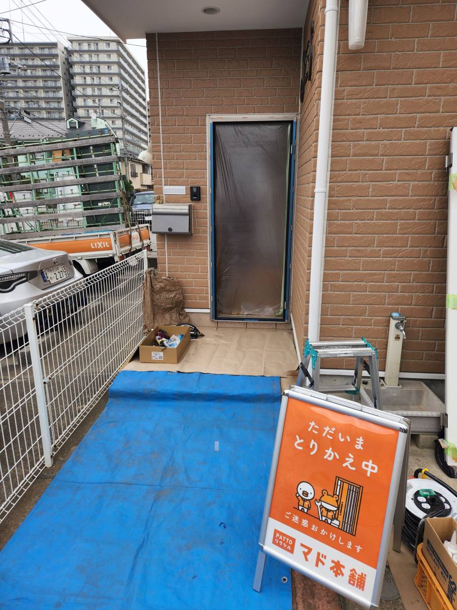 コーホクトーヨー住器の集合住宅用玄関交換の施工前の写真2