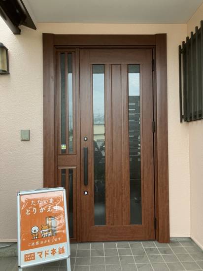 コーホクトーヨー住器の木製ドアからリシェントへ施工事例写真1