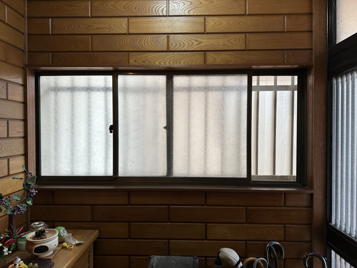 コーホクトーヨー住器の【志木市】大きい窓の断熱/お財布に優しい/内窓設置/寒さ対策の施工前の写真2
