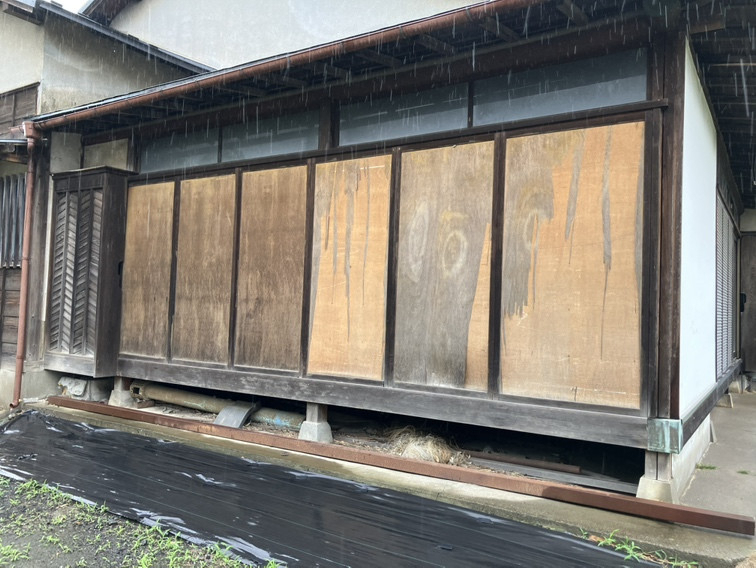 コーホクトーヨー住器の【朝霞市】雨戸交換もお手軽に👍の施工前の写真1