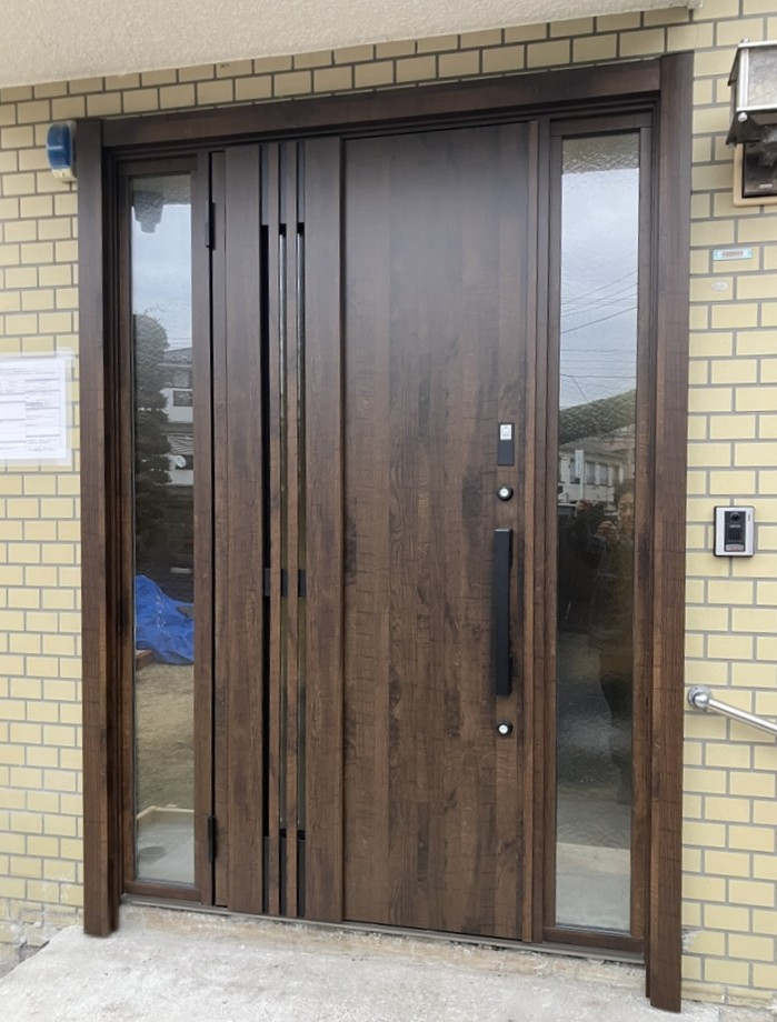 マドReSTの【板橋区】リシェント｜玄関ドアの施工後の写真1