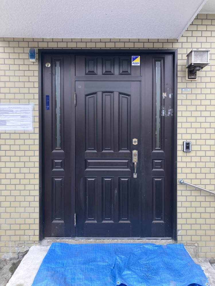 マドReSTの【板橋区】リシェント｜玄関ドアの施工前の写真1