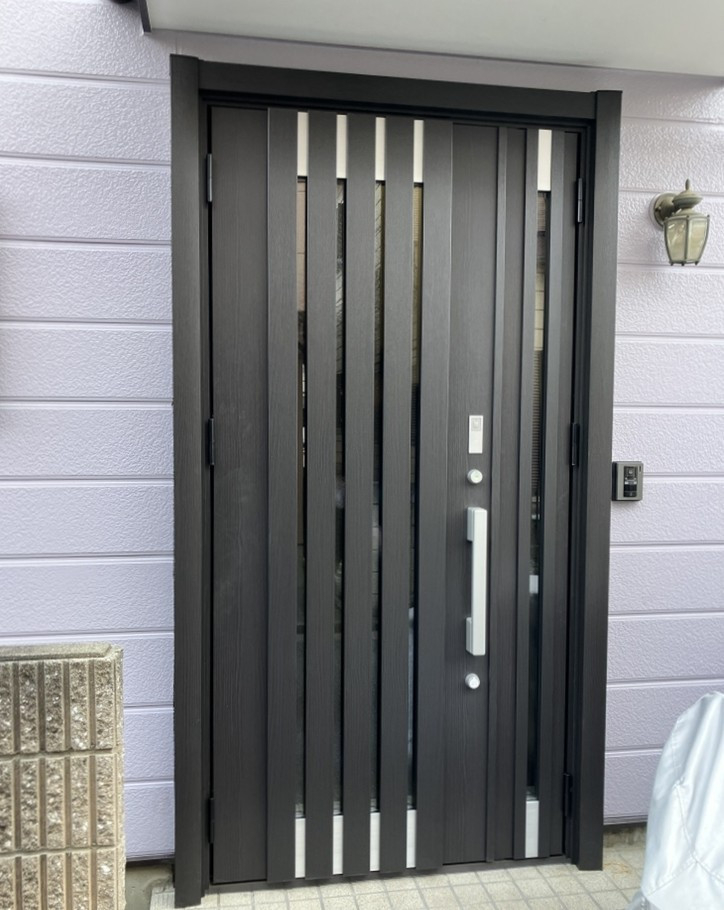 マドReSTの【川越市】リシェント｜玄関ドアの施工後の写真1