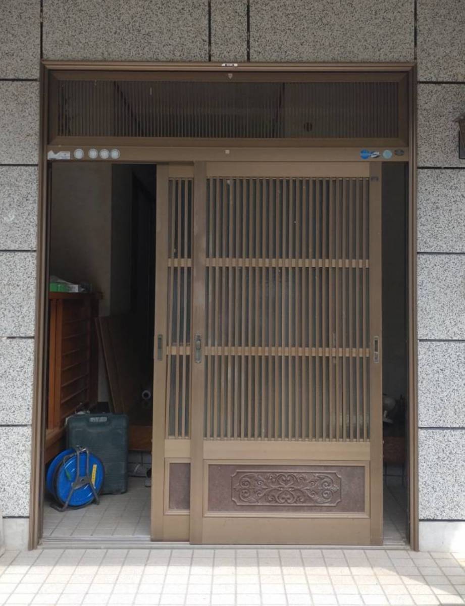 ツカサトーヨー住器の☆リシェント玄関引戸２☆の施工前の写真1