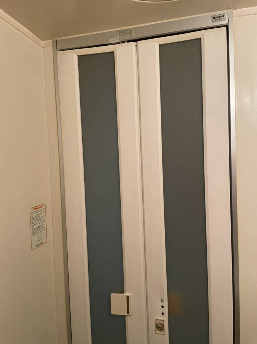 ツカサトーヨー住器の☆ドアを取り替えてスムーズに☆の施工前の写真2
