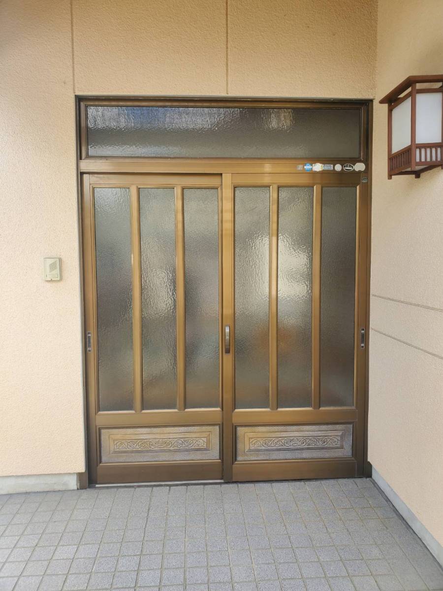 ツカサトーヨー住器の☆新しい玄関で毎日をもっと心地よくしませんか～✨✨の施工前の写真1