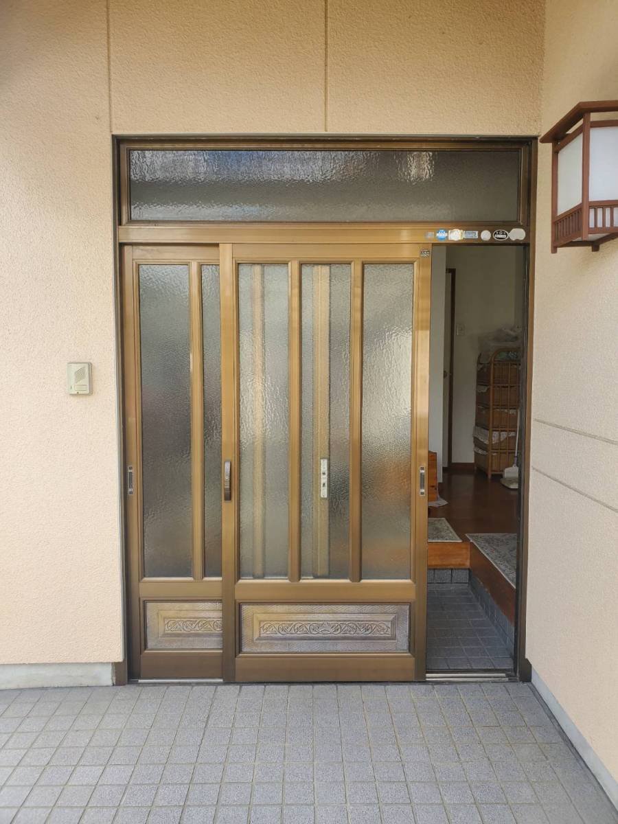 ツカサトーヨー住器の☆新しい玄関で毎日をもっと心地よくしませんか～✨✨の施工前の写真2