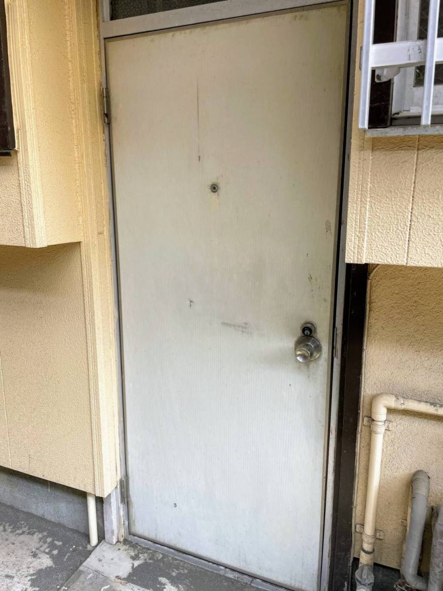ツカサトーヨー住器の☆ロンカラーフラッシュドアの取替え☆の施工前の写真1