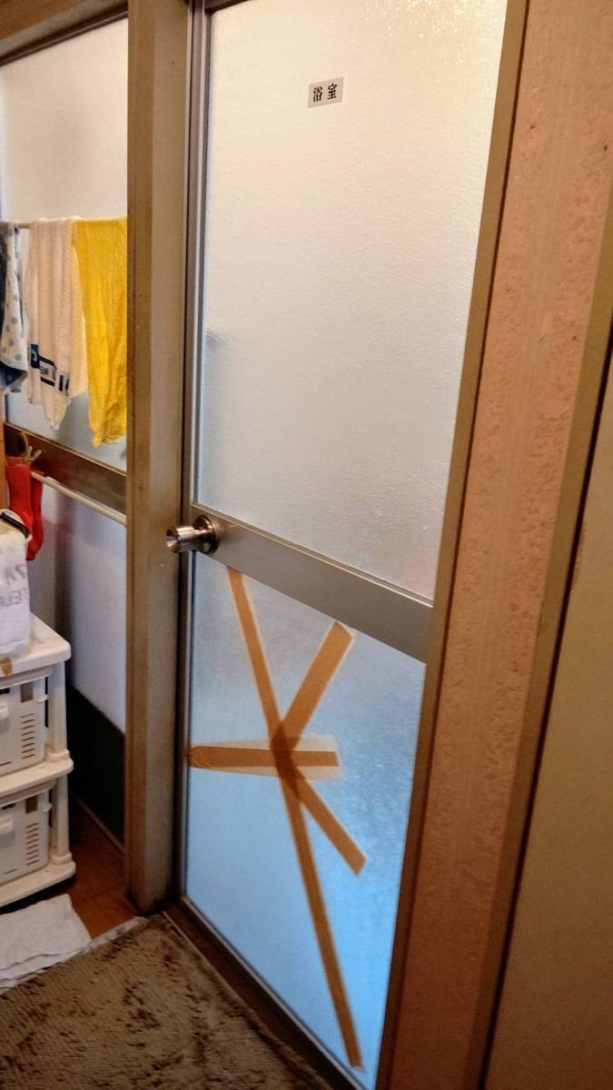 ツカサトーヨー住器の☆浴室ドアのガラス交換☆の施工前の写真1