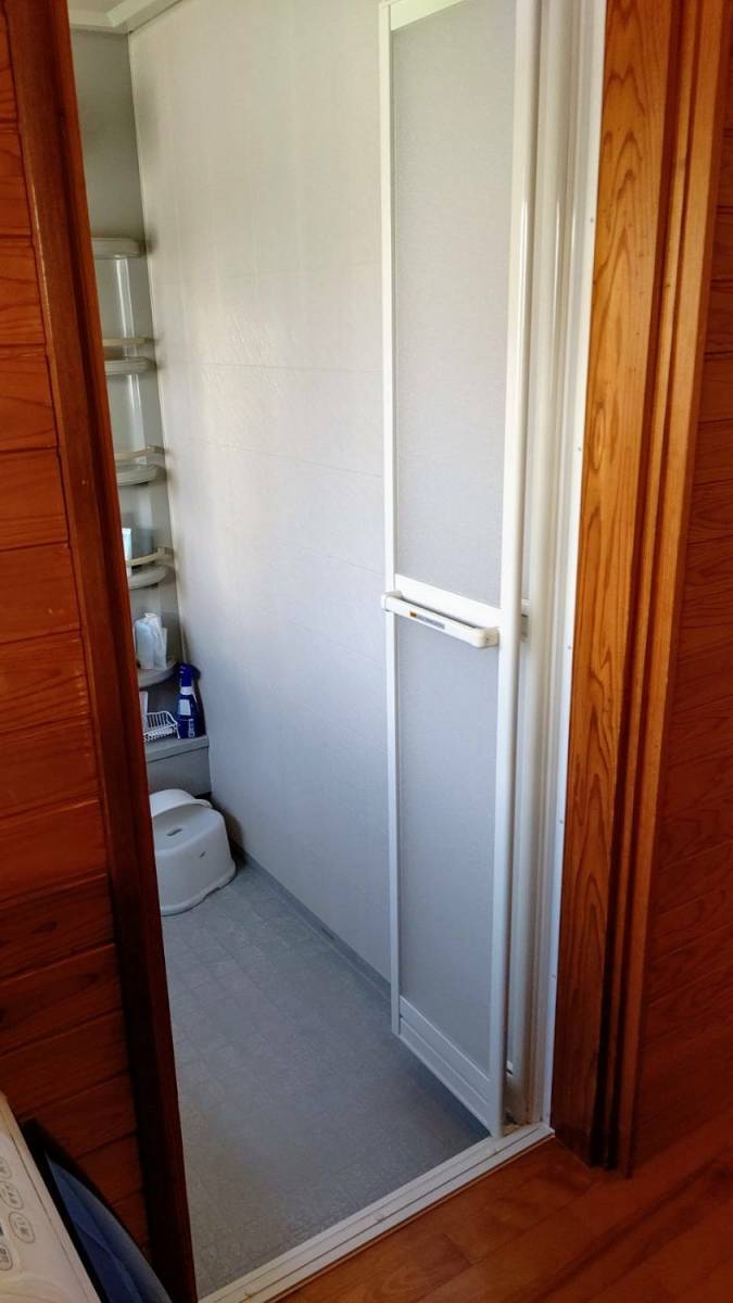 ツカサトーヨー住器の☆浴室中折ドアの取替え工事☆の施工後の写真2