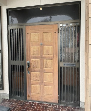 ツカサトーヨー住器の★超大型補助金でお得に賢く玄関ドアリフォームできますよ！！！の施工前の写真1