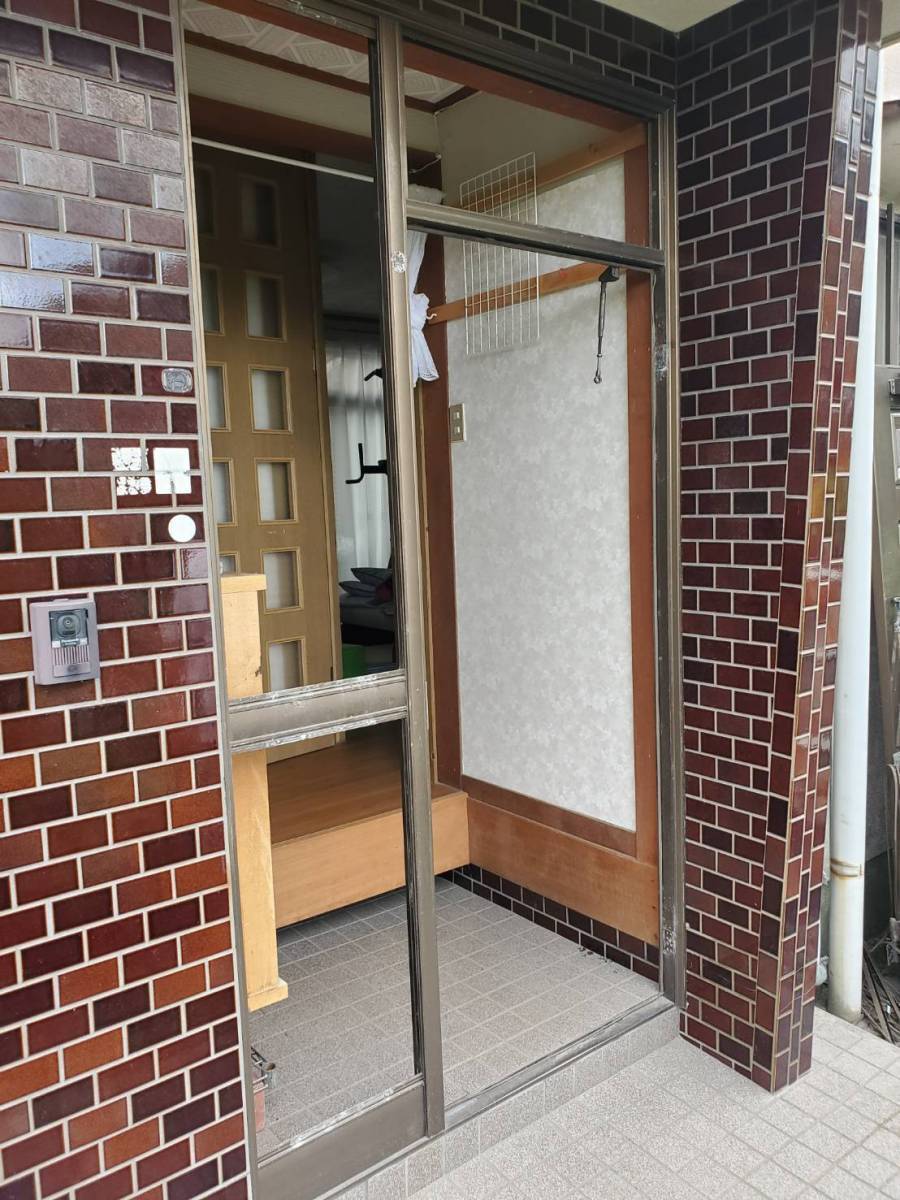 ツカサトーヨー住器の☆リシェント玄関ドア工事☆の施工前の写真2